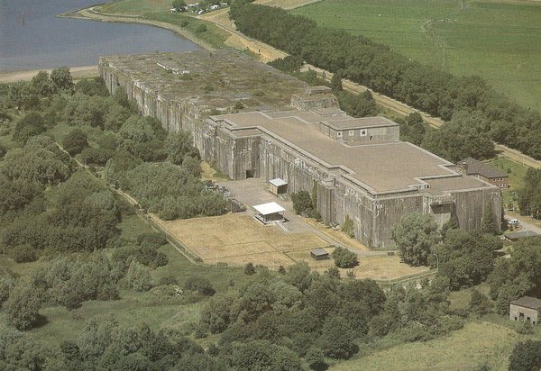 Bremen Nazibunker 100.000 m2 tekoop 
