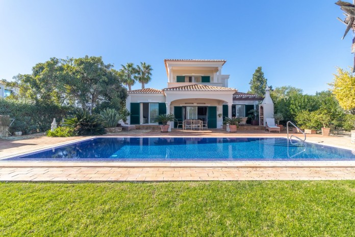 Frontline golf villa te koop Algarve