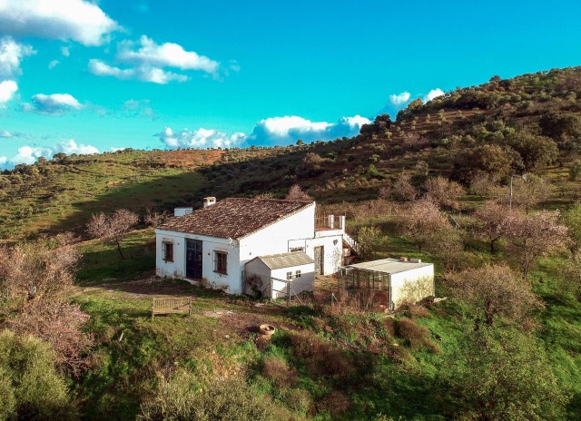 3 bedroom cottage with amazing views in Tolox