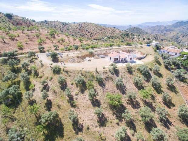 NO LONGER AVAILABLE ! Finca with panoramic views to Torcal