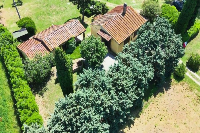 Castagneto Carducci, 2 farmhouses in the countryside for your escape in Tuscany