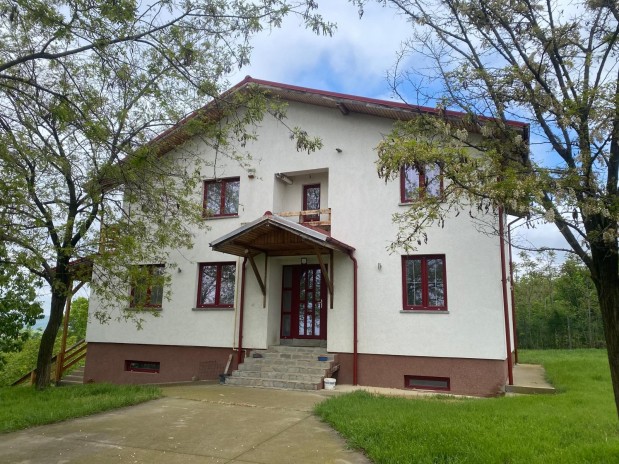 Huis 4 slaapkamers 3 ha in rustige wijnstreek prachtig zicht Roemenië