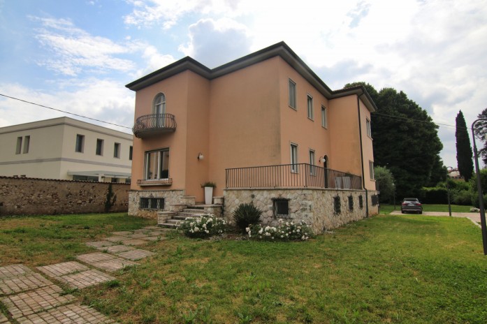 Thiene, where the mirror reveals the most beautiful villa