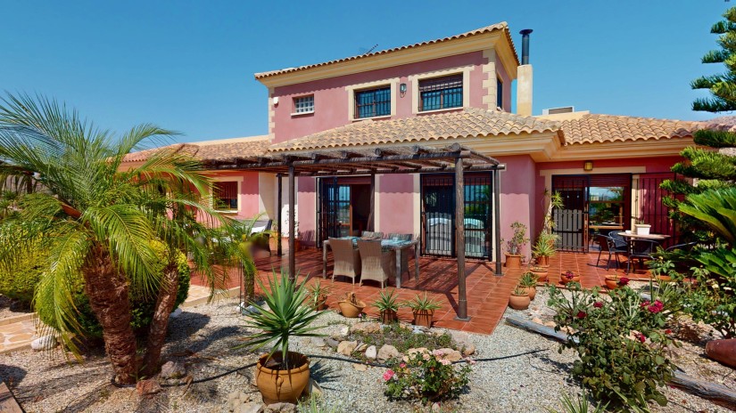 Vrijstaande Villa in Águilas met zeezicht.
