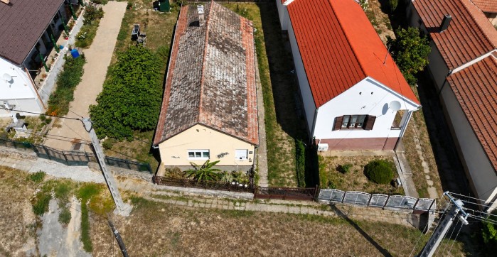 Sfeervolle boerderij met overdekte veranda te koop in Geresdlak – gunstige prijs!
