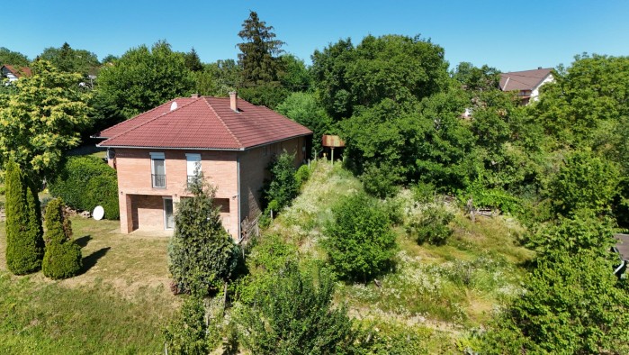 Panoramische, goed onderhouden, vrijstaande woning met twee verdiepingen te koop in Pécs!