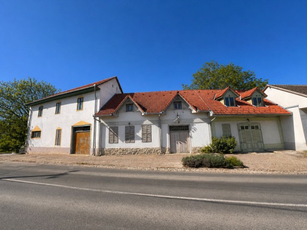Sfeer, ruimte en mogelijkheid – bijzondere woning te koop in Bóly!