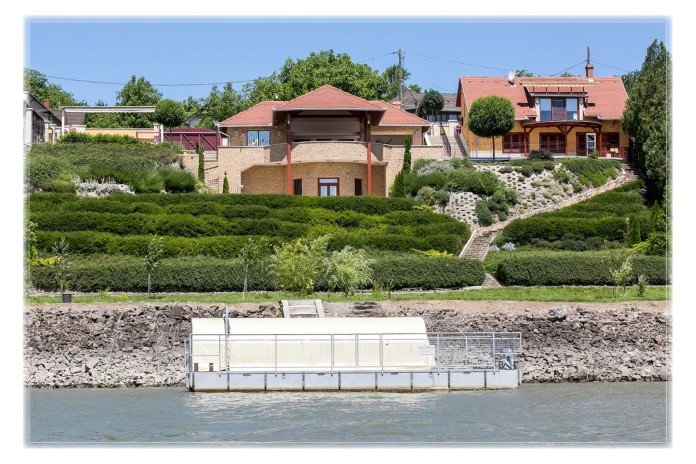 Indrukwekkende villa aan de Donau met een uniek panoramisch uitzicht en exclusieve voorzieningen!