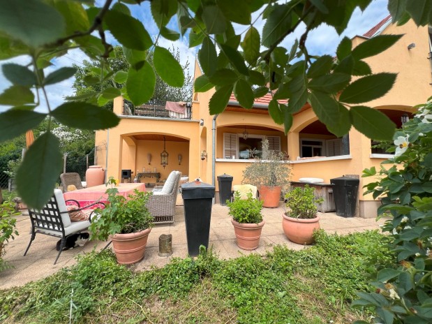 Mediterrane levensstijl op de glooiende heuvels van de Zselic – uniek landgoed te koop!
