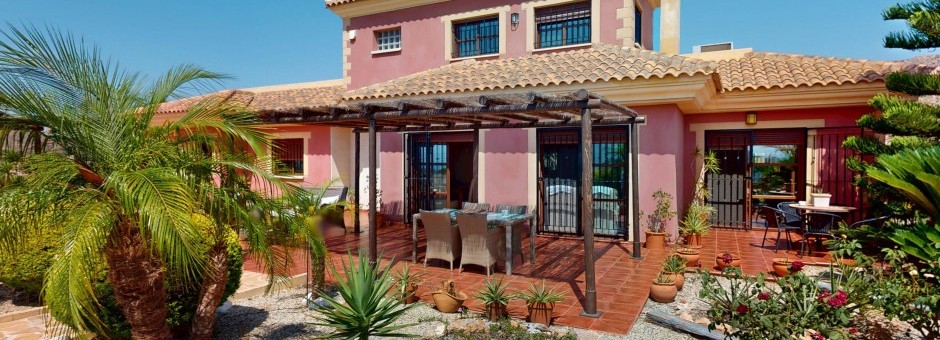 Vrijstaande Villa in Águilas met zeezicht.